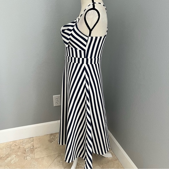 Boohoo Black and White Asymmetrical Tie Front Sundress - Picture 6 of 14